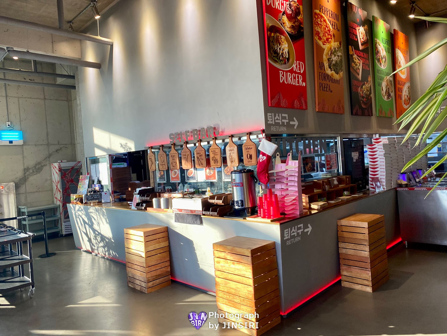 ๋ ๋ํ์ดํ ํด์๊ตฌ