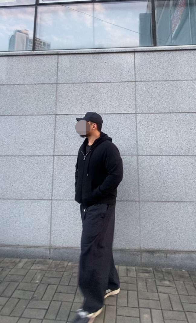 데일리룩('25. 11. 15.)조던 나이키 스포츠 볼캡 모자, 무신사스탠다드 후드티 보아후드티, 어커버 티셔츠, 나이키 트레이닝 벌룬 팬츠, 뉴발란스 스니커즈 480v5 블랙