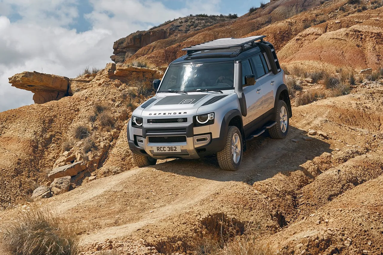 2023 랜드로버 디펜더 가격 실구매가 모의견적 제원 옵션 카탈로그 내부 색상 디자인 인테리어 편의사양 안전사양 총정리