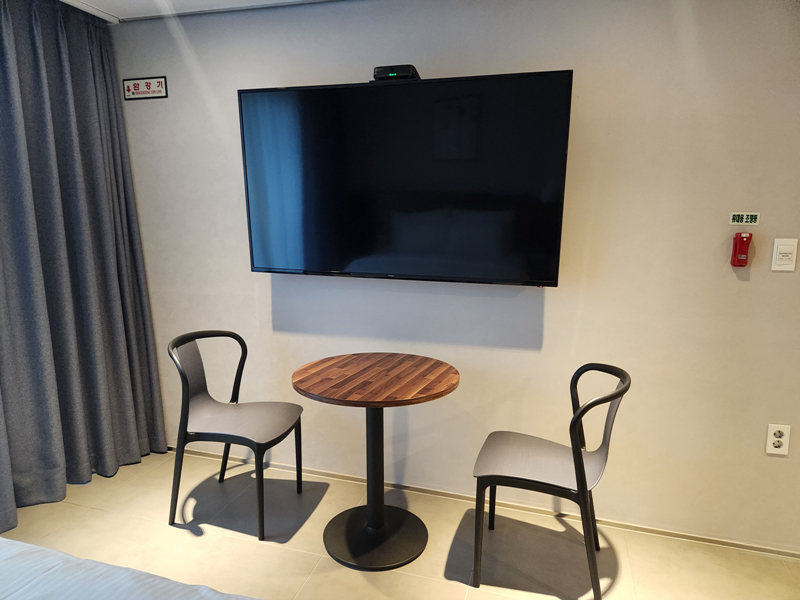 TV와_테이블