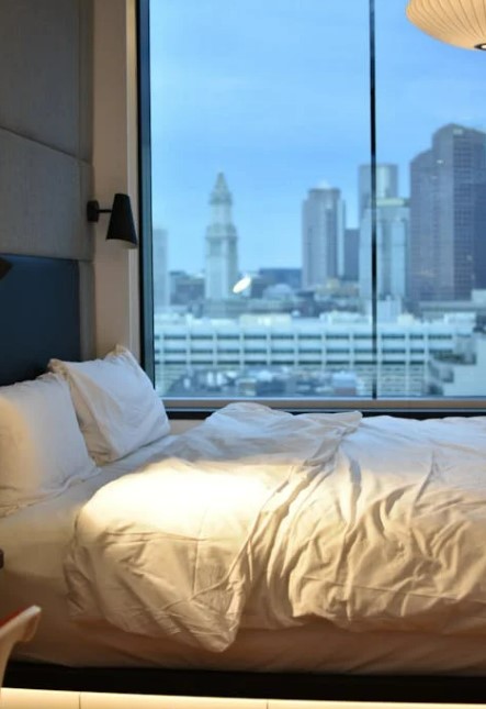 호텔 예약 어플 추천｜가성비 숙소 찾는 앱 완벽 비교 2025