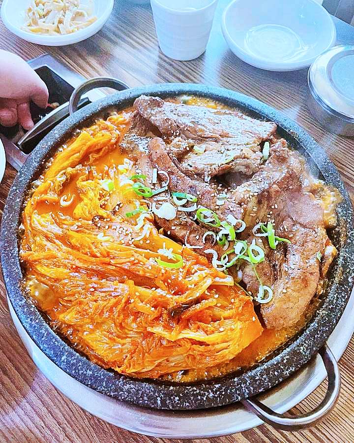 토요일은 밥이좋아 예산 백종원 예산시장 부근 묵은지 돼지갈비 맛집 묵은지김치찌개 묵은지 돼지갈비구이 예산10미 현지인 추천 토밥 좋아 방송정보