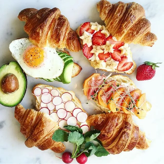 croissantwithfruits