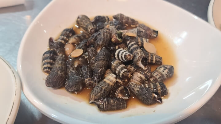 회포풀자-밑반찬-다슬기-고동