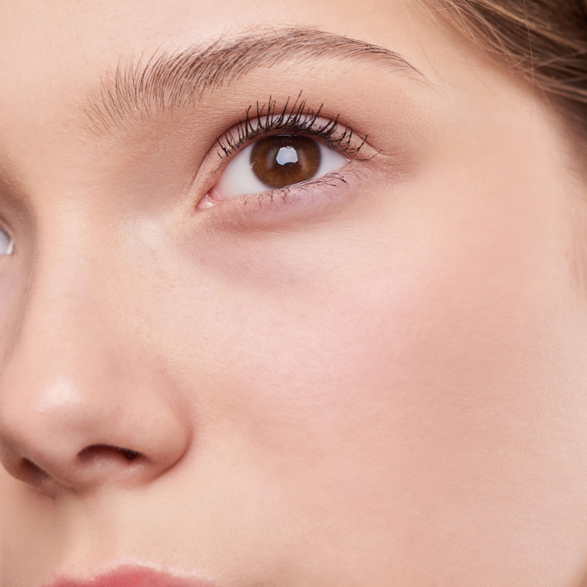 백인-여자의-얼굴