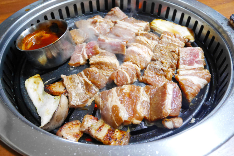 생방송오늘저녁 창녕 영산 점심 특선 뼈해장국, 돼지전골, 흑돼지 구이, 왕갈비 맛집 추천
