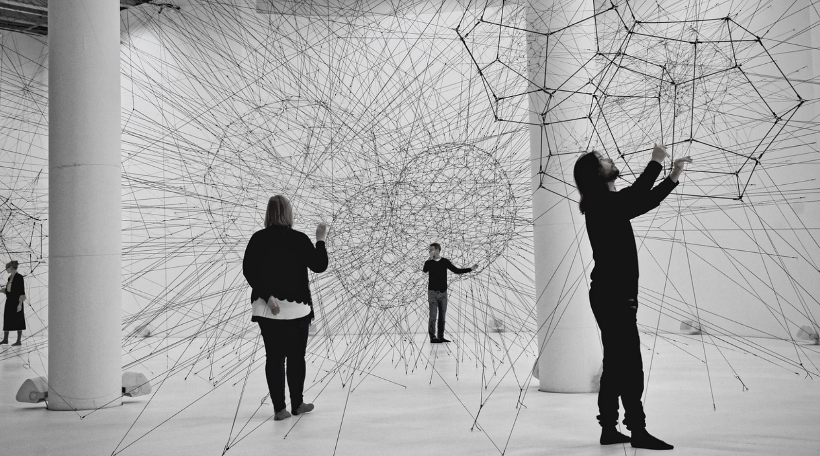 흔들리는 가치, 불안한 거래: 예술품 감정가의 신뢰도 문제와 금융 시장의 그림자