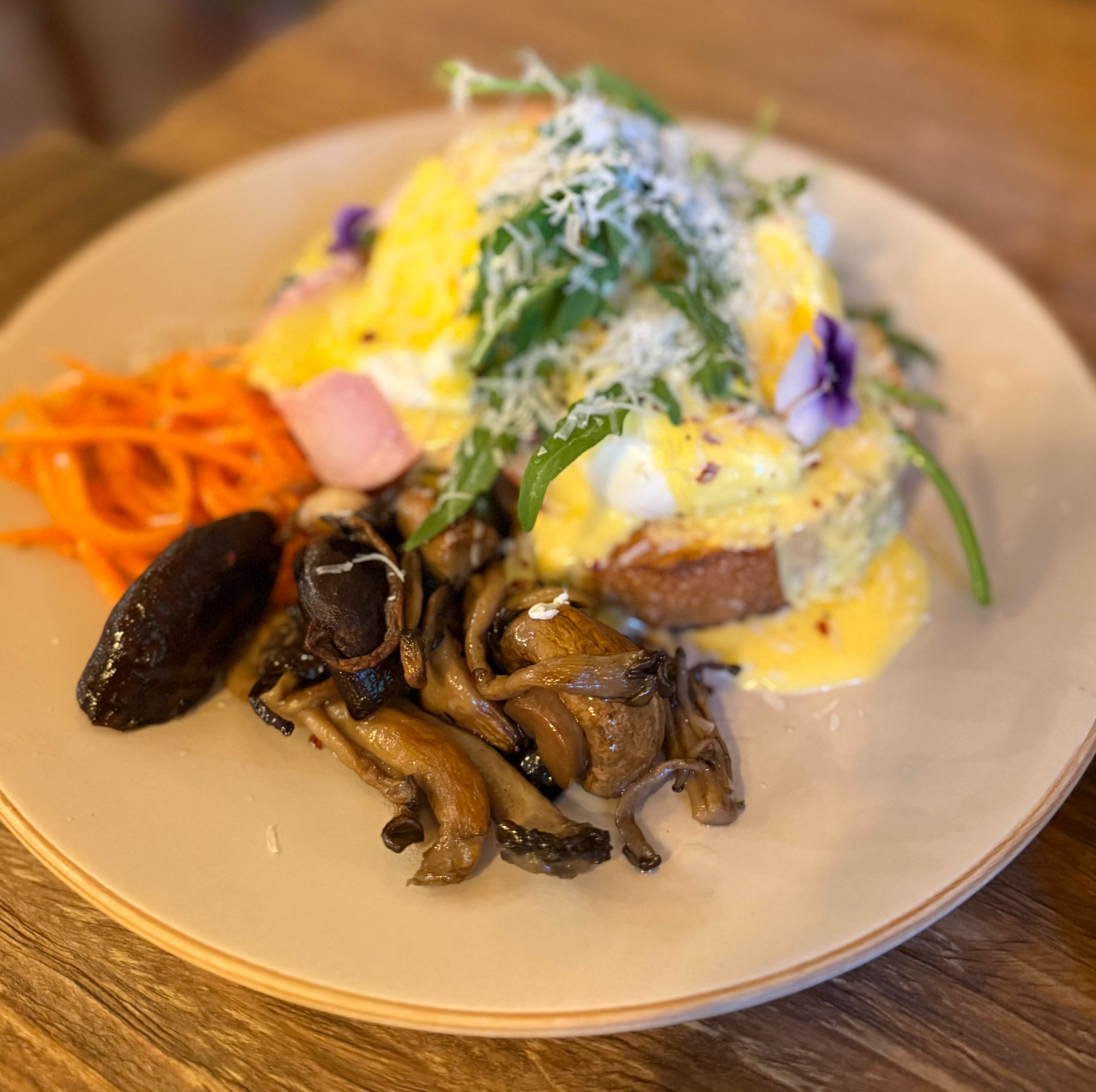 잠봉뵈르 햄 에그 베네딕트