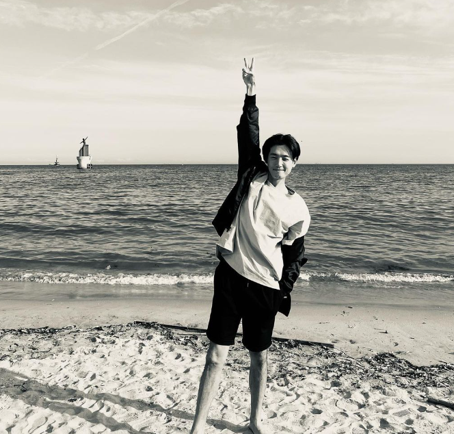 정경호 프로필 드라마 결혼 아버지 엄마 수영 나이 집안 연출 샴페인