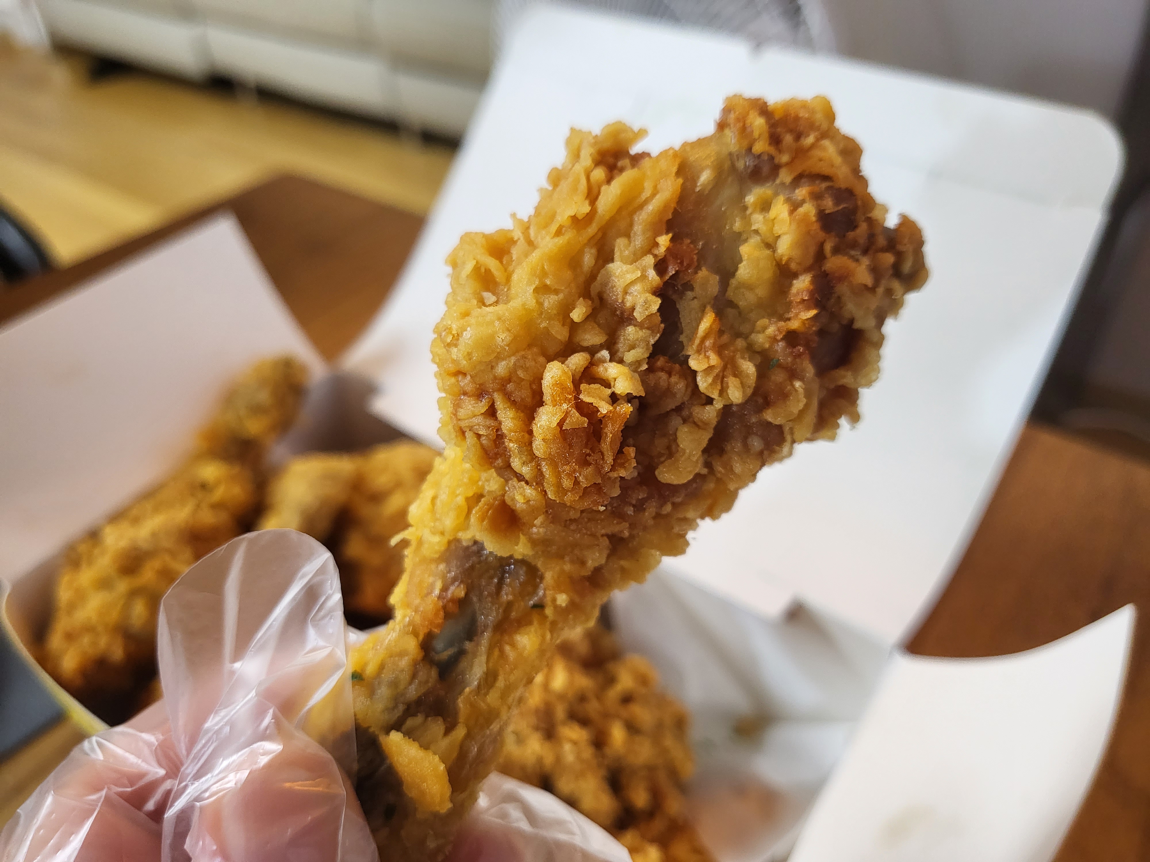 썬더치킨 포장 - 치킨 클로즈업