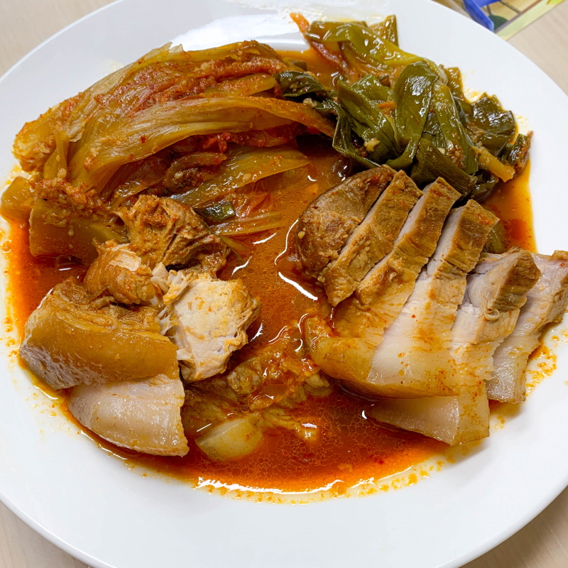 돼지-앞다리살-김치찜