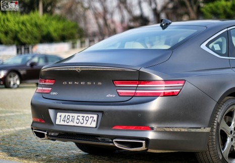 좌: 기존 G80 / 우: G80 페이스리프트