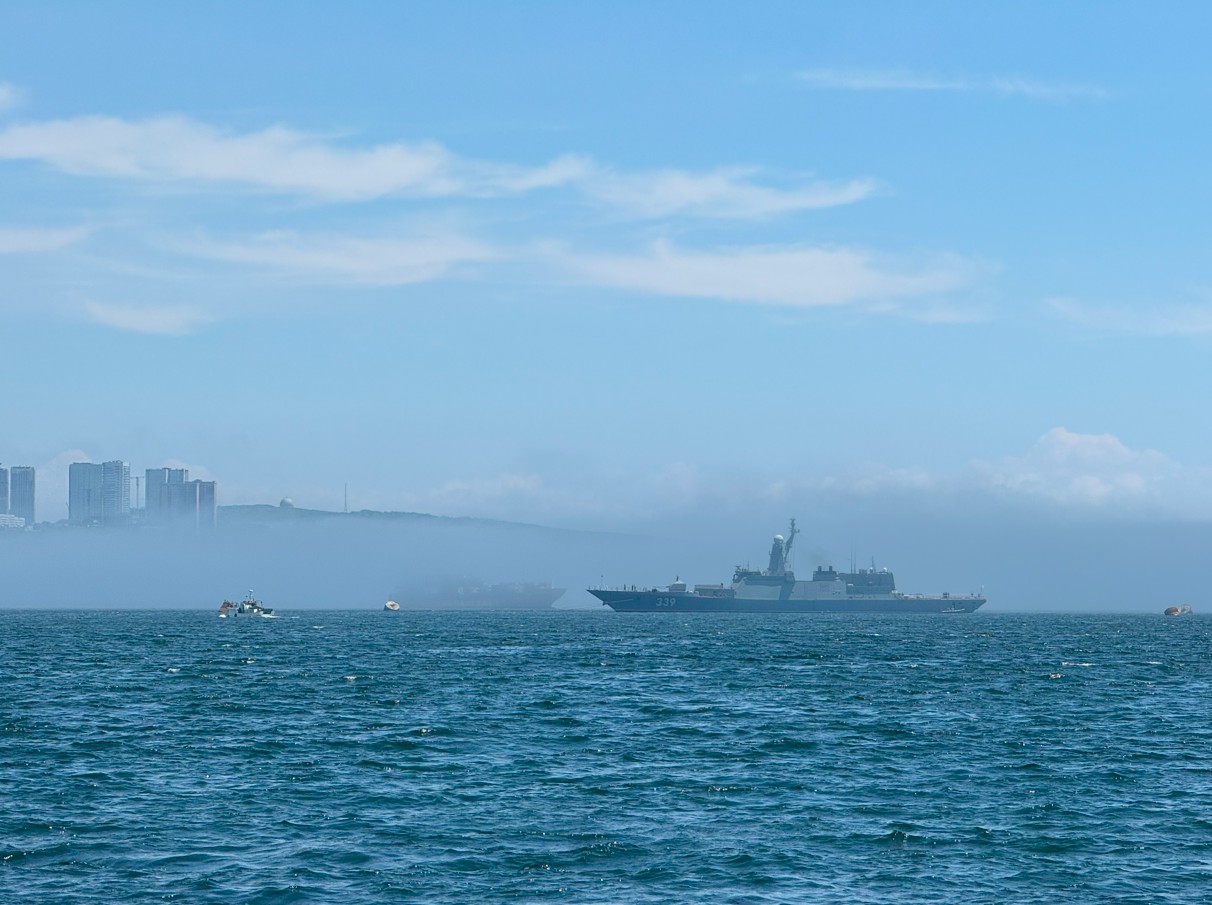 블라디보스토크 해무 속에 있는 군함사진