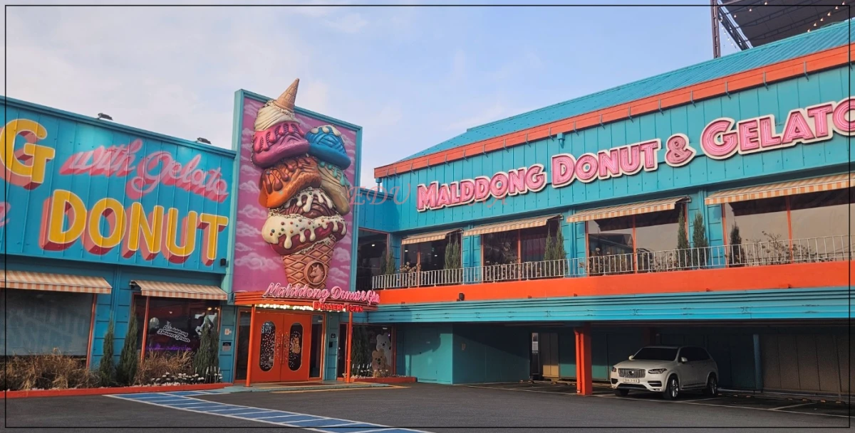 파주-말똥도넛-디저트-타운-정면-주차장