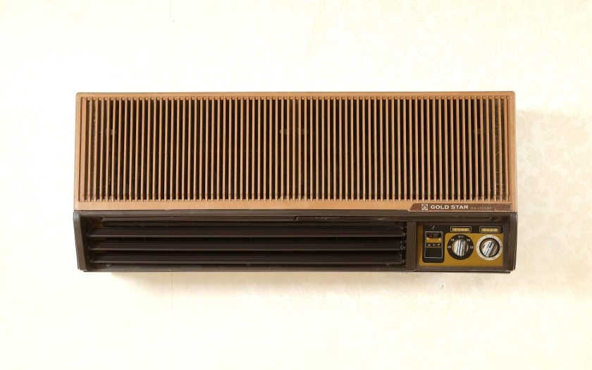 경주에 거주하는 홍연무씨, 문희선씨 부부가 기증한 벽걸이 에어컨 GA-100SP