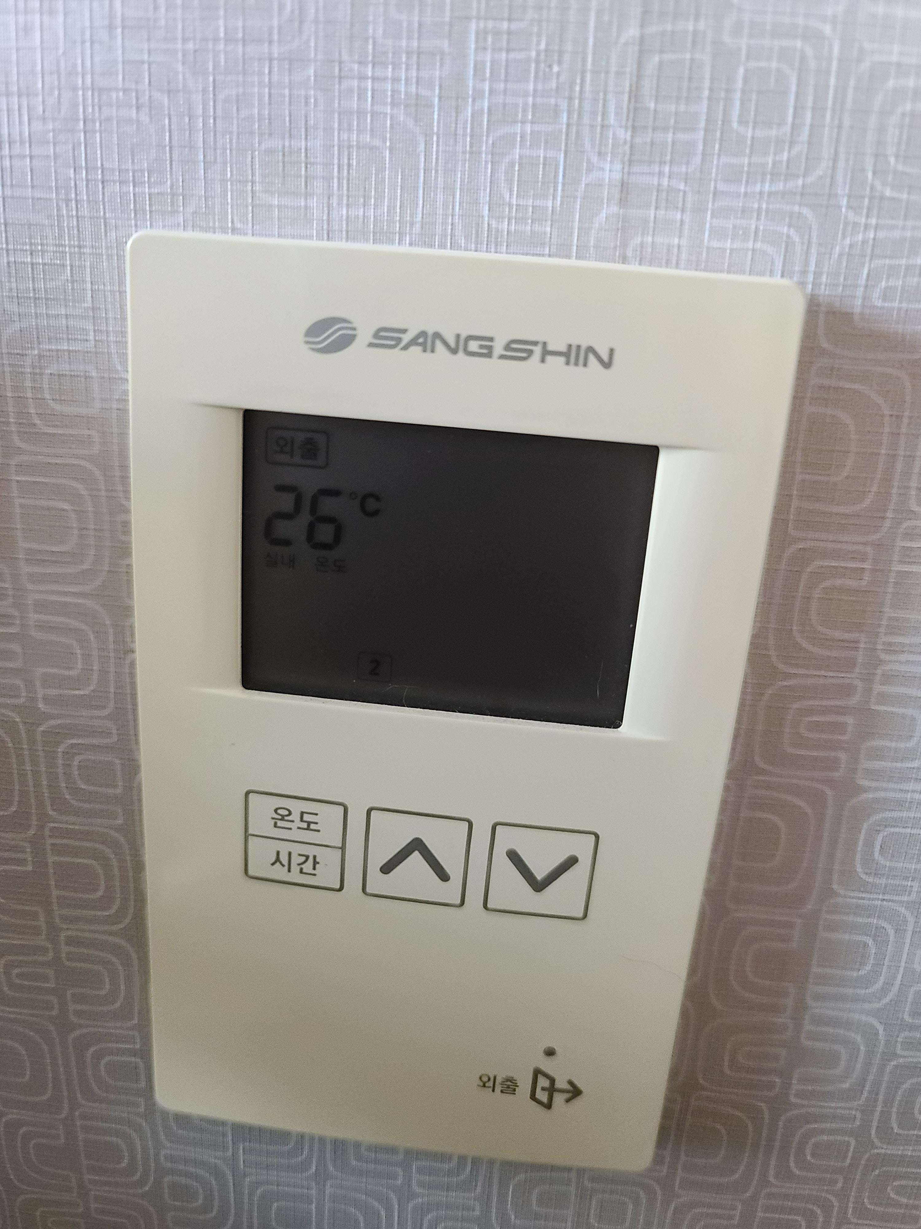 오늘 아침부터 집사를 깨운 냥냥이는 다다! 부들부들..