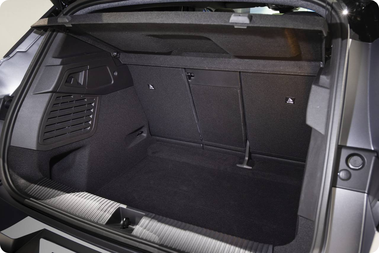 세닉 E-TECH 트렁크 공간