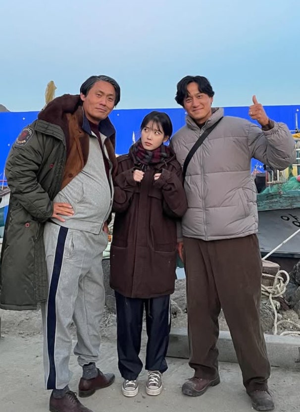 아이유가 촬영장에서 찍은 사진