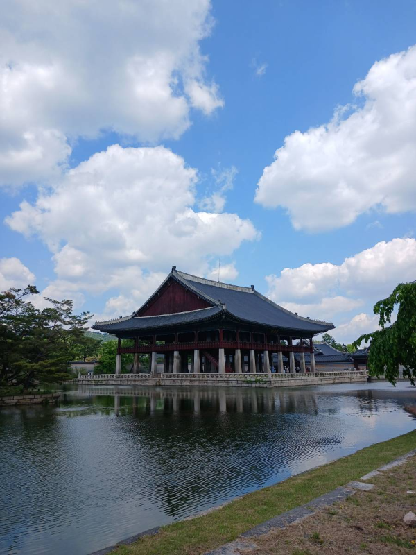 경회루 위 하늘풍경