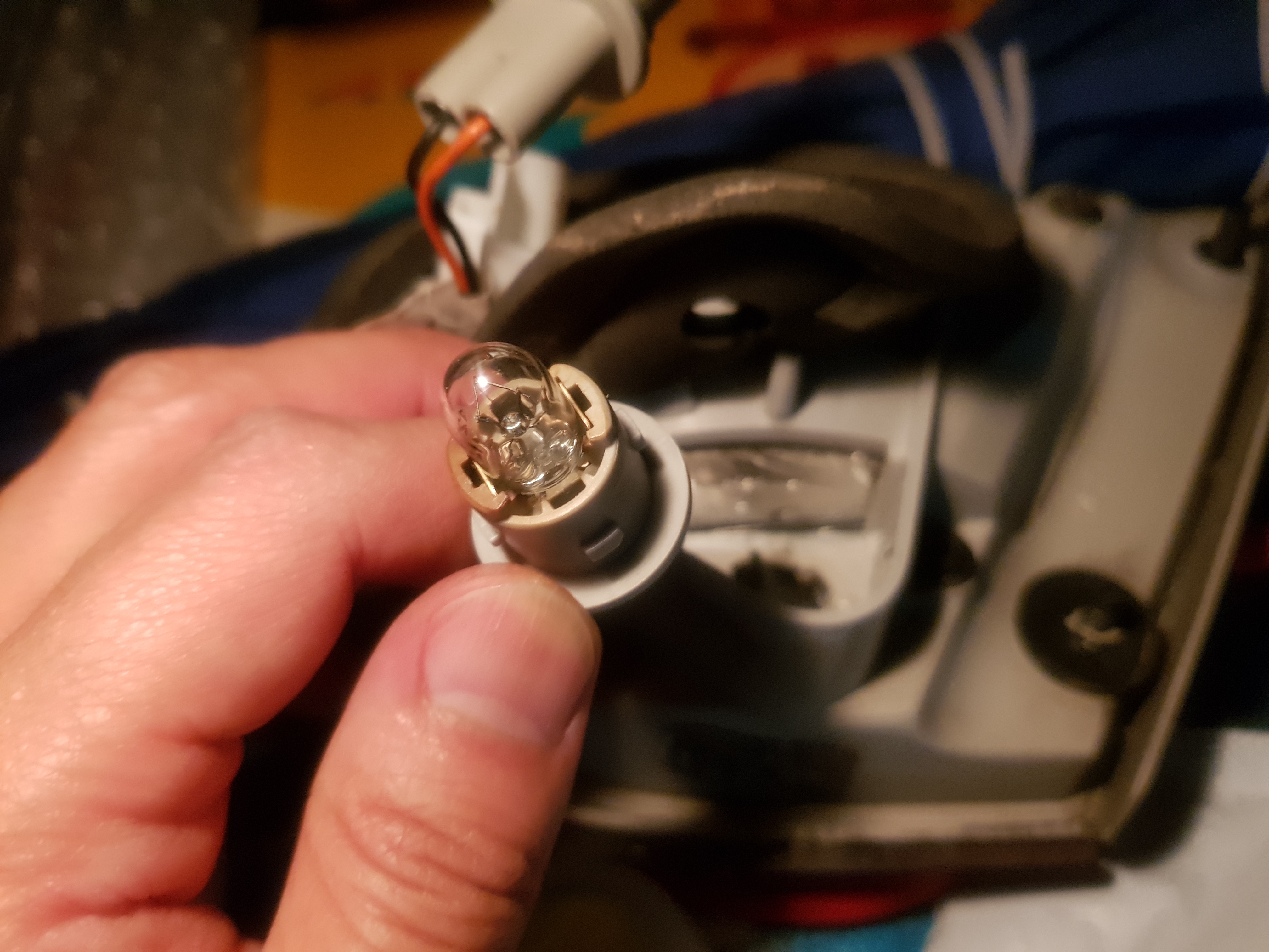 YF소나타 후진등 미등 교체