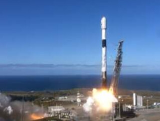 1호 군사정찰위성 발사 모습