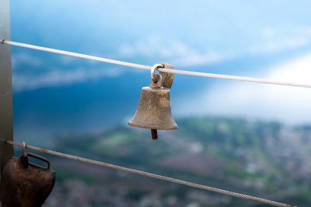오래된 우체국의 종소리와 에코가 들려주는 감각의 언어