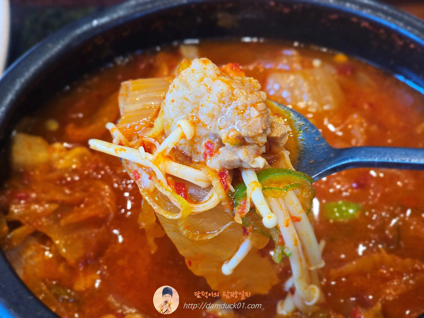찌개정식(고기듬뿍김치찌개)