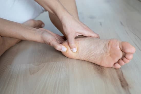 겨울철 발뒤꿈치 관리 &ndash; 건조함과 각질로부터 발을 보호하는 방법