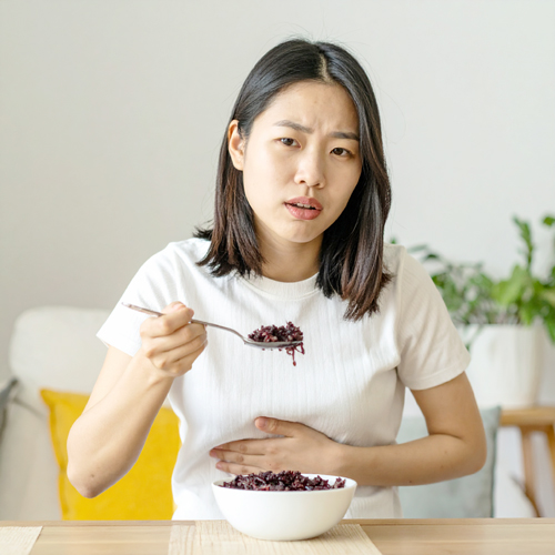 위염이나 소화 장애가 있는 분들은 복부팽만&middot;속쓰림을 겪을 수 있습니다.