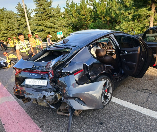 인천공항고속도로 6중 추돌사고, 출근길 대혼잡 발생