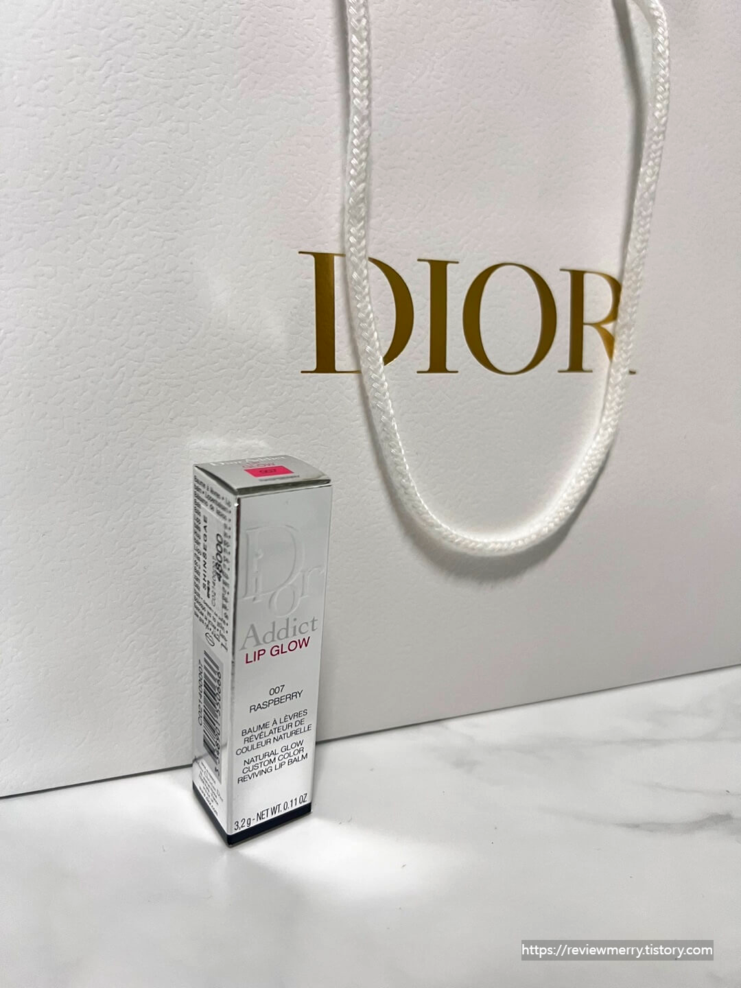 립밤 및 쇼핑백 사진