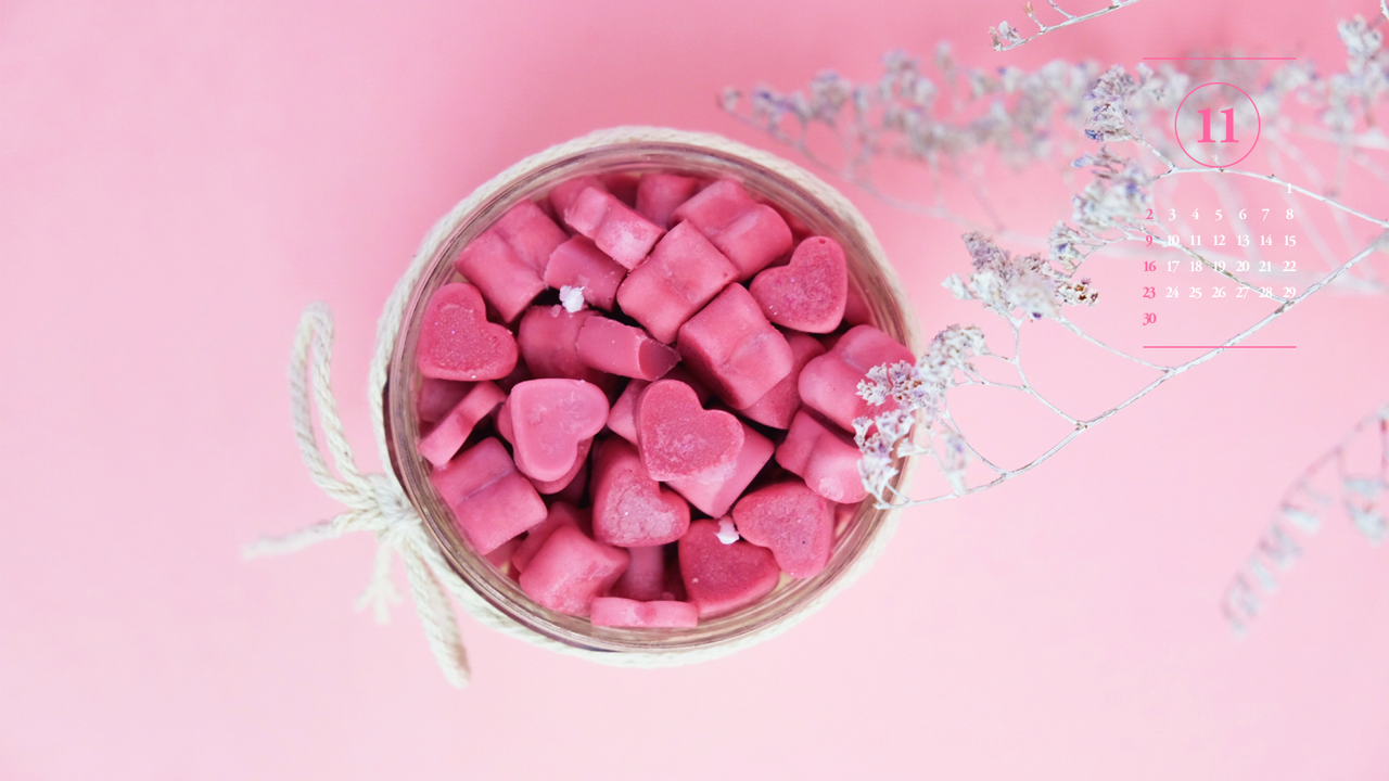 07 하트모양 캔디 A - 2025년11월 노트북배경화면