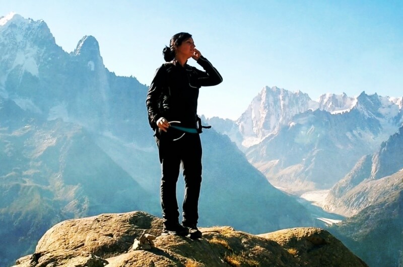 산-정상에-올라있는-사람