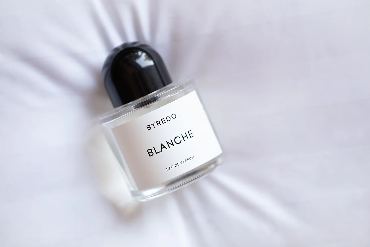 블랑쉬-보틀-침대-위에서