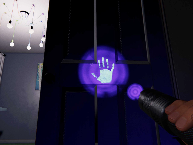 자외선 라이트를 사용 중인 모습