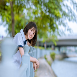 웃고있는 여학생