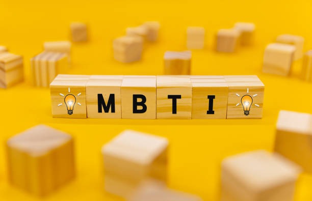 MBTI란 16가지 성격 유형 특징과 궁합 정리