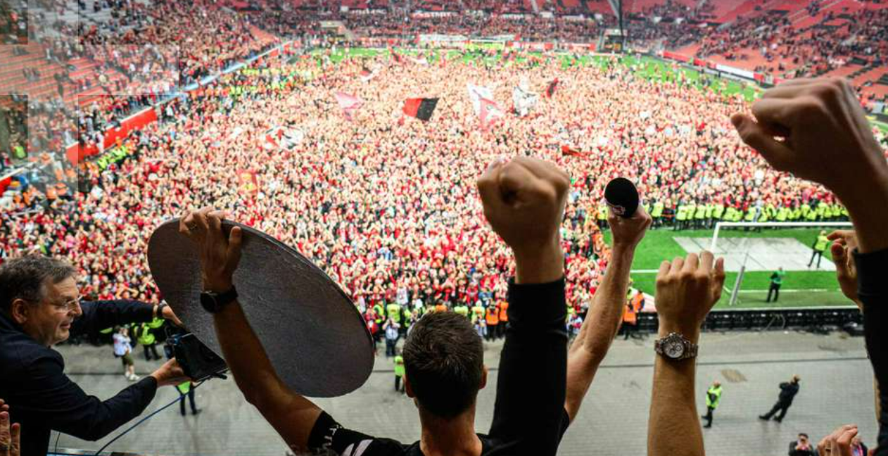 레버쿠젠 우승 팬들 사진