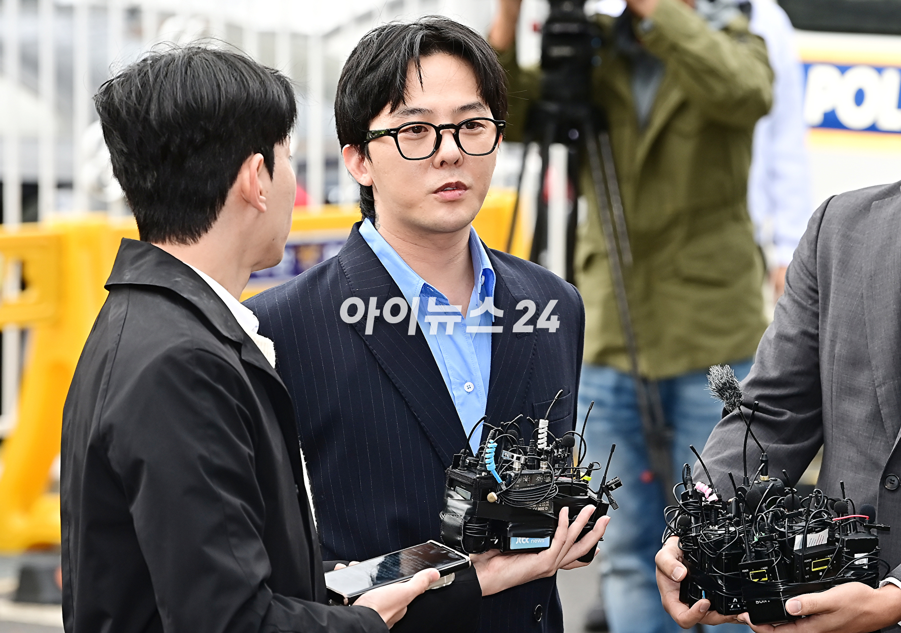 마약 투약 의혹을 받는 가수 지드래곤(GD, 권지용)이 6일 인천 남동구 논현경찰서에 출석하고 있다. [사진=곽영래 기자]