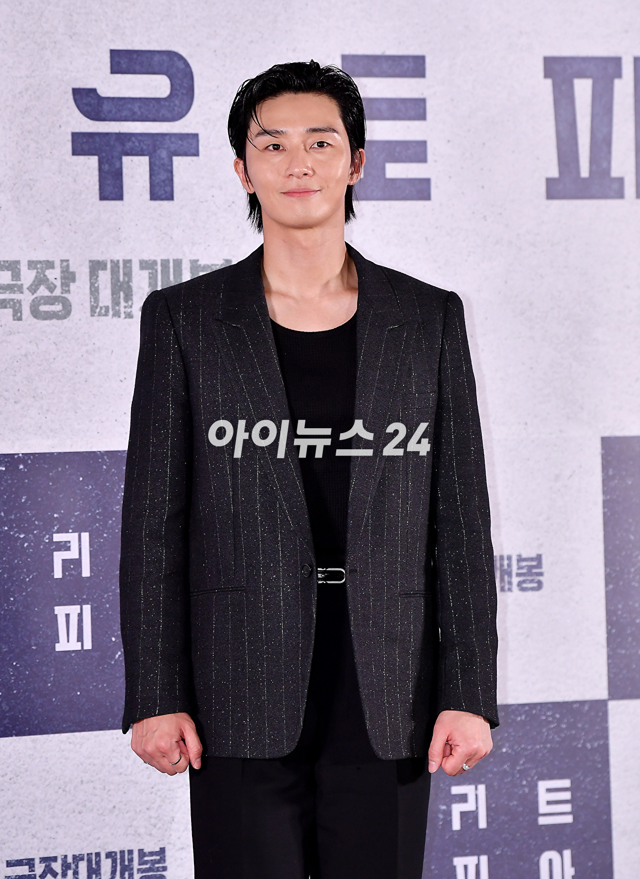 배우 박서준이 31일 오후 서울 송파구 롯데시네마 월드타워에서 열린 영화 '콘크리트 유토피아' 언론 시사회에서 포토타임을 갖고 있다. [사진=곽영래 기자]