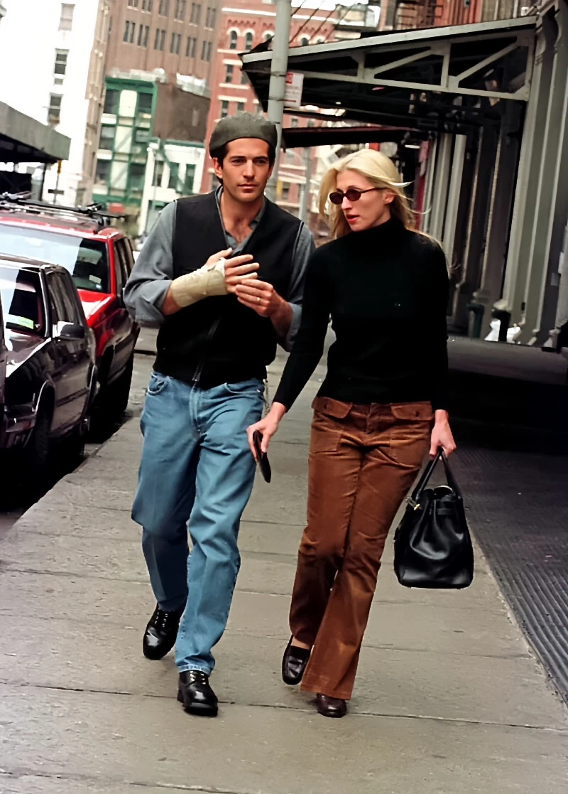 캐롤린베셋&#44;캐롤린베셋케네디&#44;캐롤린청바지&#44;부츠컷진&#44;90년대패션&#44;미니멀리즘룩&#44;콰이어트럭셔리&#44;리바이스517&#44;청바지스타일링&#44;아메리칸러브스토리&#44;HBO드라마&#44;존에프케네디주니어&#44;25년청바지트렌트&#44;레트로패션&#44;벨라하디드패션&#44;셀린느청청&#44;끌로에패션쇼&#44;티스토리패션&#44;트렌드분석&#44;패션아이콘&#44; 올드머니룩