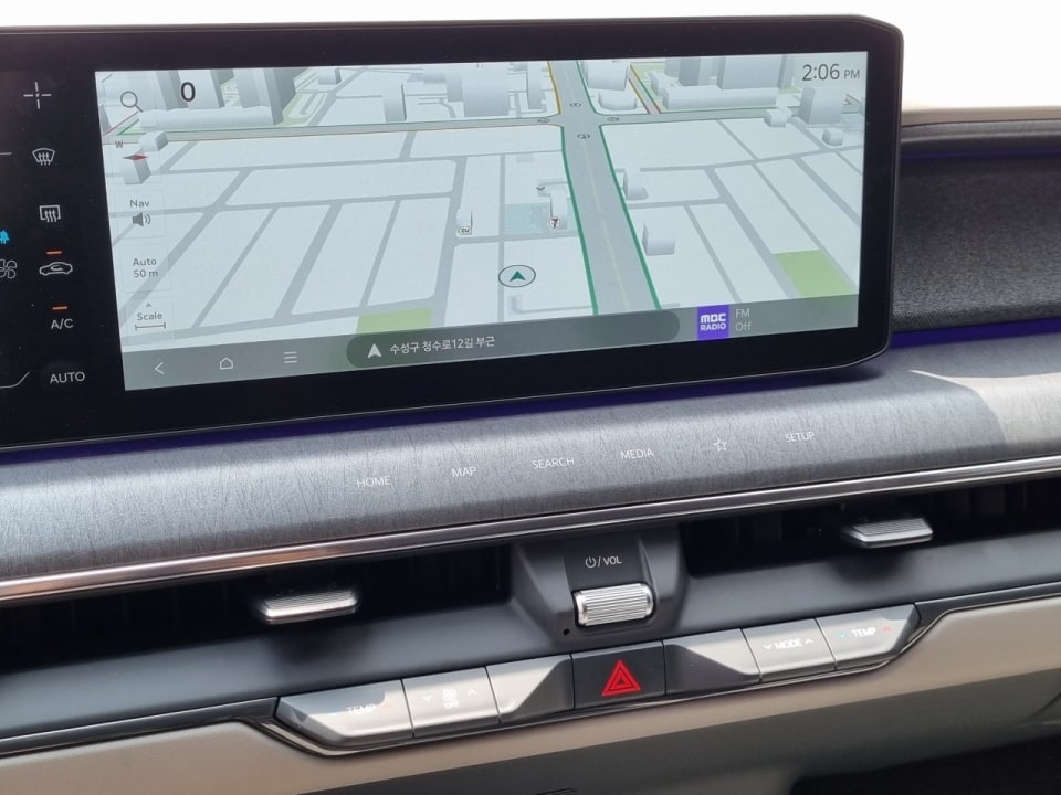 EV9 가운데 12.3인치 화면은 반응이 좀 더딥니다.