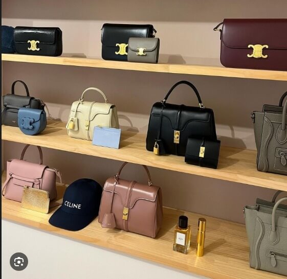 셀린느: 고급 패션의 대명사