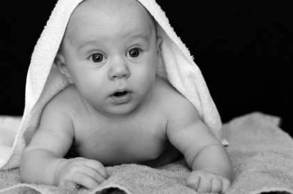 아기에게 스마트 기기 대신 &lsquo;리듬 동작&rsquo;을 보여줘야 하는 이유 (모방 신경망 분석)