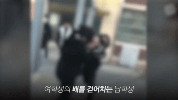 남중학생-발차기-여중학생-가격-폭력-학폭