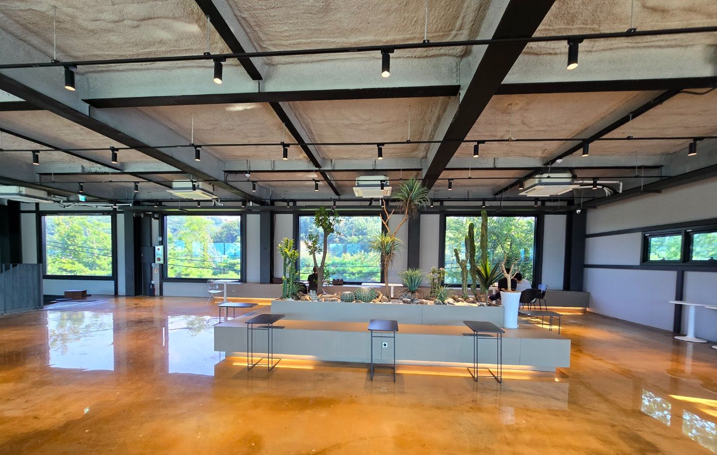 그림같은 산뷰가 좋은 3층