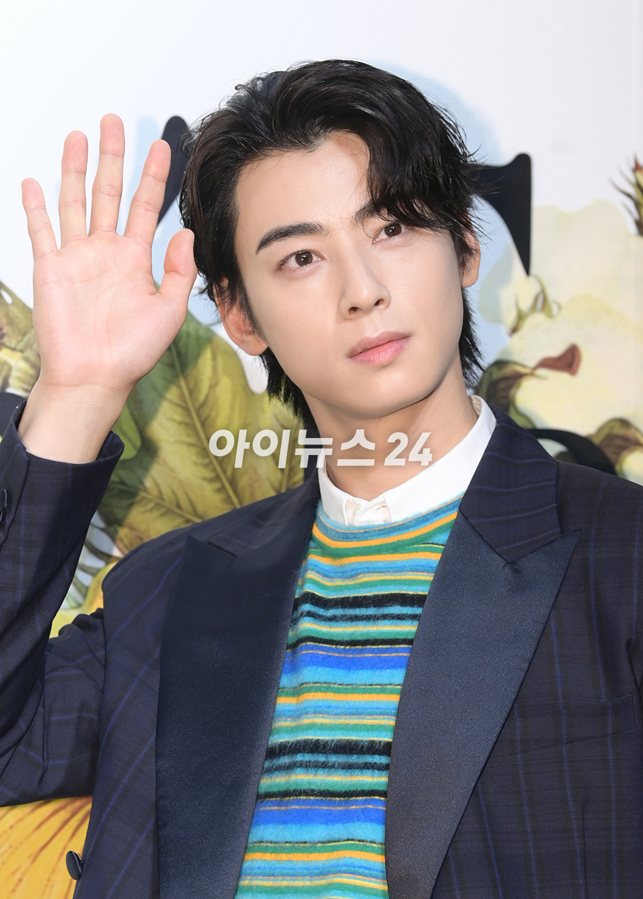 아스트로 차은우가 13일 오후 서울 성동구 성수동 한 스튜디오에서 열린 디올 맨즈 티얼즈 컬렉션 출시 팝업스토어 행사에 참석하고 있다. [사진=정소희 기자]