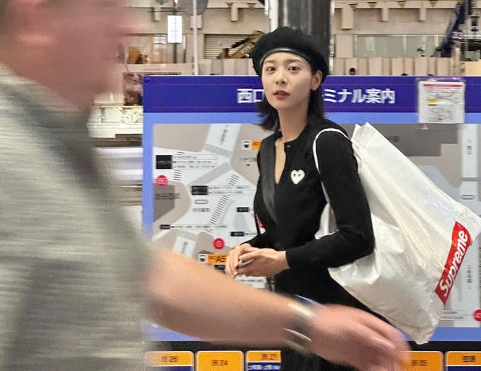 설인아 사복