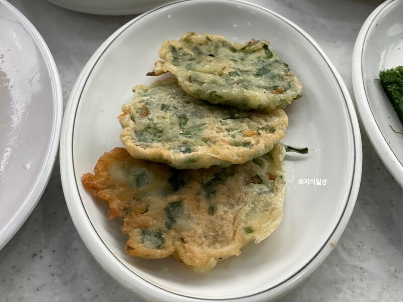 태안 모항 만리포 게국지 맛집 청어람 - 부추 전