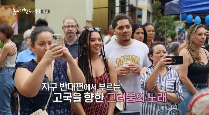 한인어머니합창단이-사진을-찍고있다